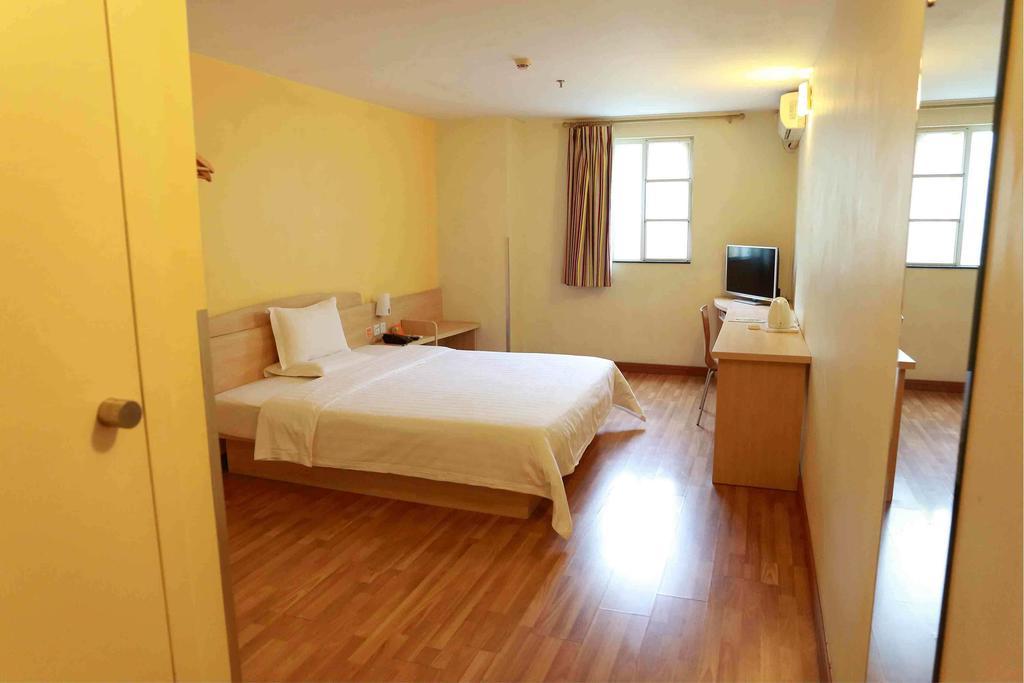 7Days Inn Changsha Jingwanzi International Furniture Square Room photo